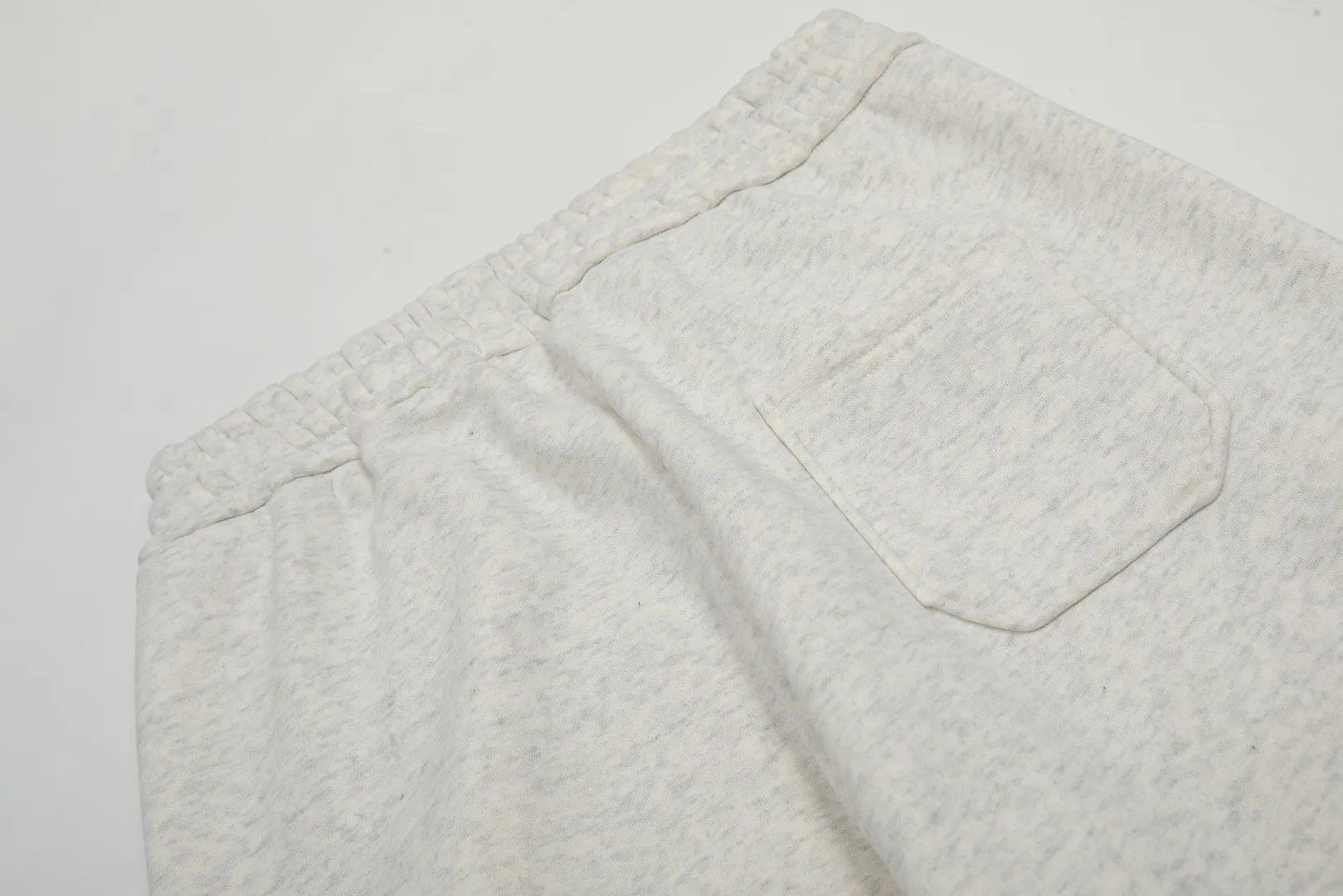 P250 Top quality" Style number: T7001# [Ralph Lauren solid color pony embroidered logo thickened and velvet wide-leg trousers] ✅Ralph Lauren classic basic versatile unisex fall and winter wide-leg spliced velvet straight pants ✅Pure cotton high-gram thick velvet fabric The upper body is comfortable and warm ✅The version is restored to the original version The maximum size can be worn up to 170 pounds Loose, comfortable and stress-free ✅The upper body is simple and easy to wear A must-have for ootd. Good-looking clothes are never picky. A must-have in couples’ wardrobes. Size: S-XL. Color: floral gray black.